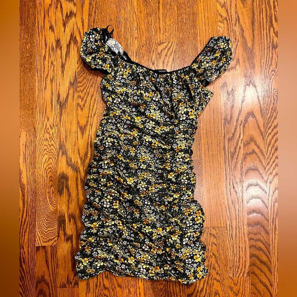 Ruched Flower Bodycon mini dress Forever 21